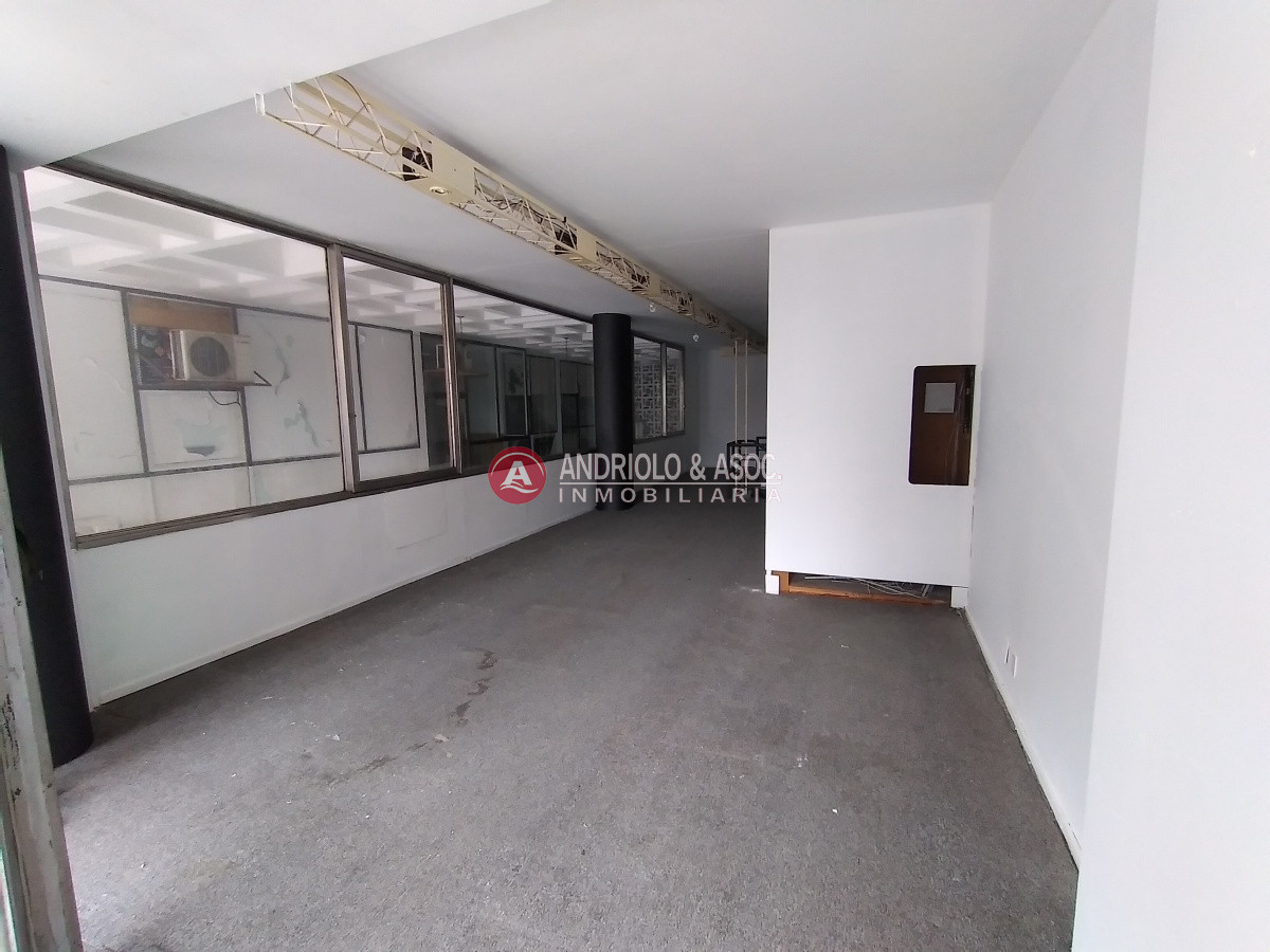 Local Comercial ID.6632 - gran local comercial sobre avenida gorlero