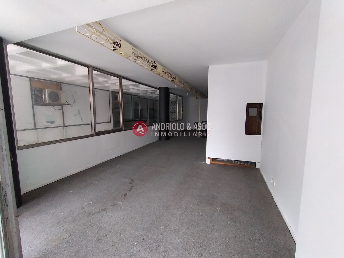 Local Comercial ID.6632 - gran local comercial sobre avenida gorlero