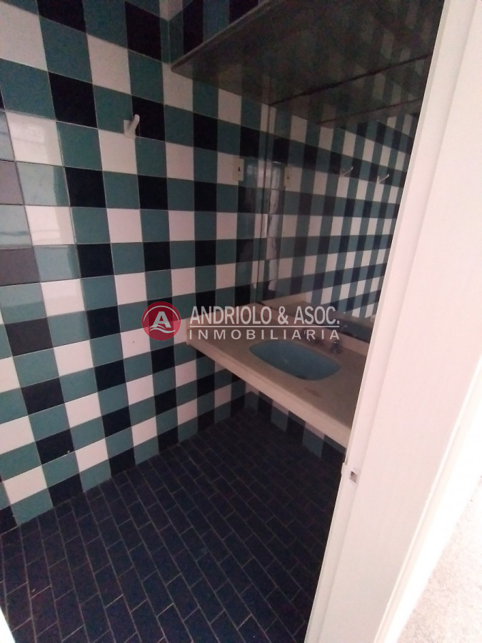Local Comercial ID.6632 - gran local comercial sobre avenida gorlero