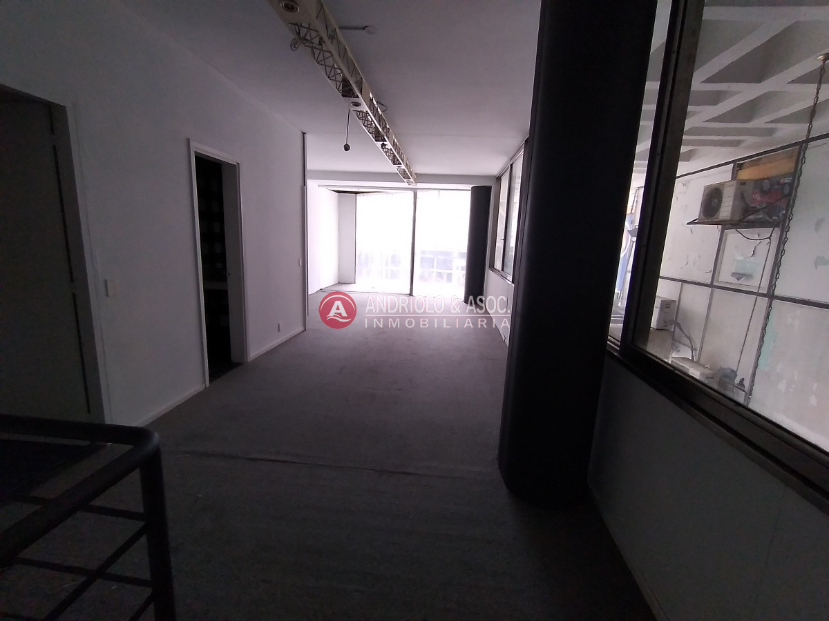 Local Comercial ID.6632 - gran local comercial sobre avenida gorlero