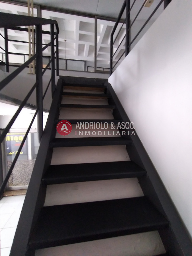 Local Comercial ID.6632 - gran local comercial sobre avenida gorlero
