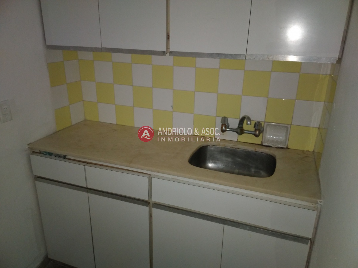 Local Comercial ID.6632 - gran local comercial sobre avenida gorlero