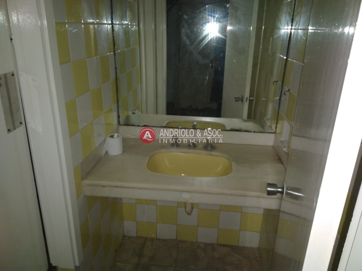 Local Comercial ID.6632 - gran local comercial sobre avenida gorlero