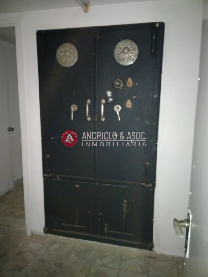 Local Comercial ID.6632 - gran local comercial sobre avenida gorlero