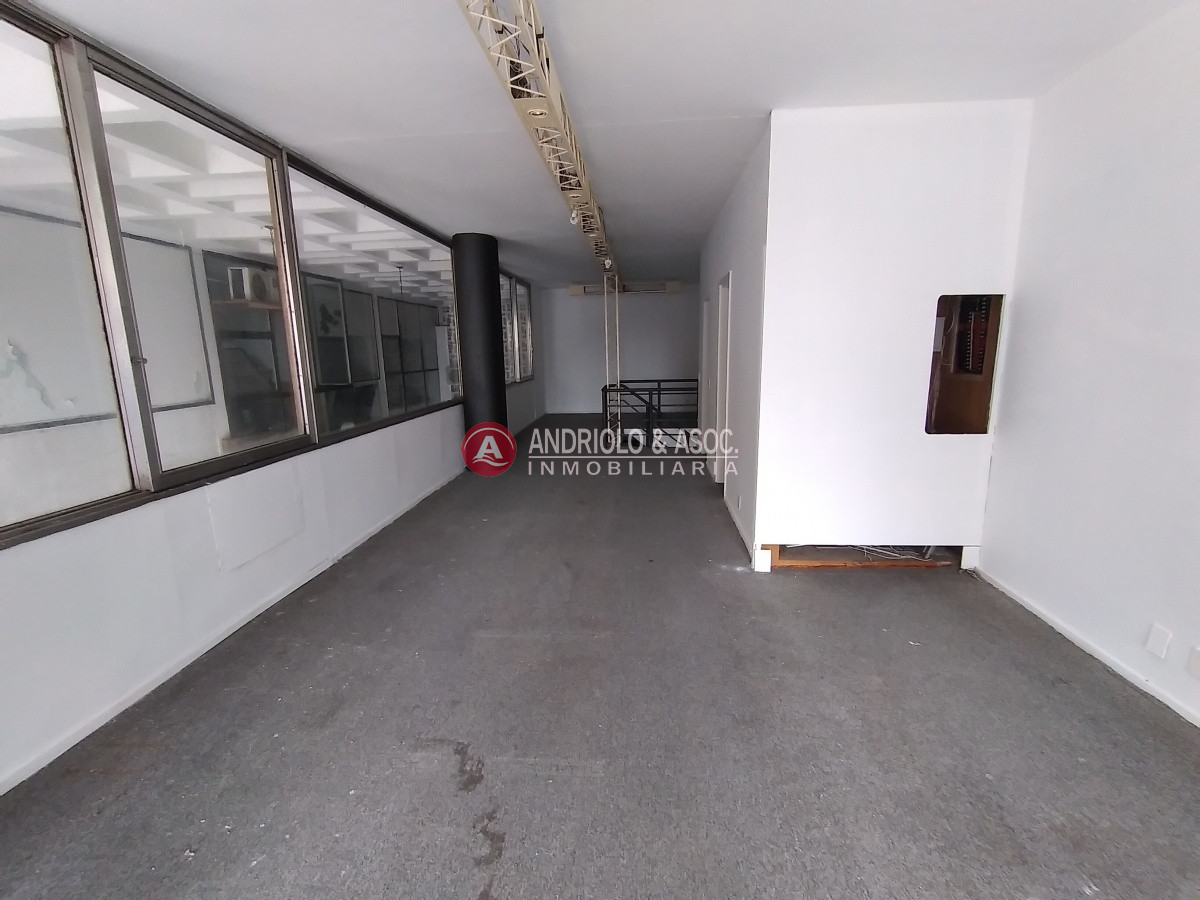 Local Comercial ID.6632 - gran local comercial sobre avenida gorlero