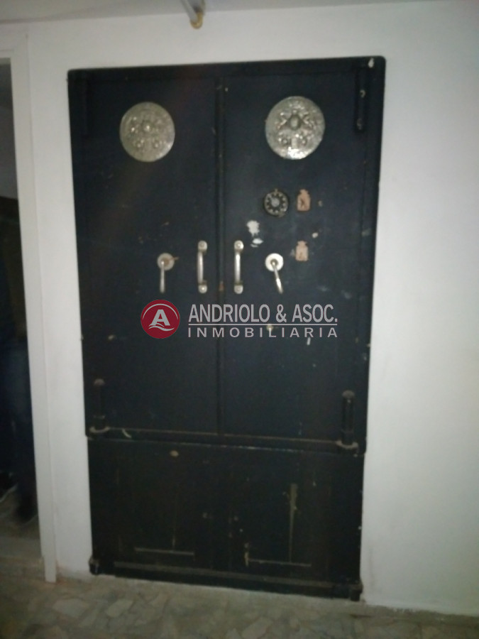 Local Comercial ID.6632 - gran local comercial sobre avenida gorlero
