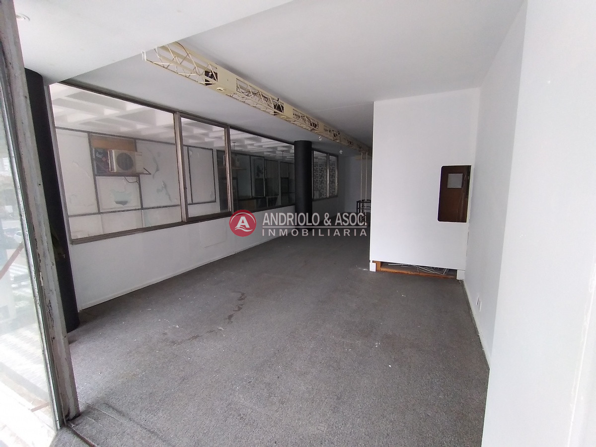 Local Comercial ID.6632 - gran local comercial sobre avenida gorlero