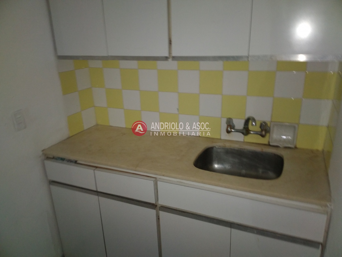 Local Comercial ID.6632 - gran local comercial sobre avenida gorlero