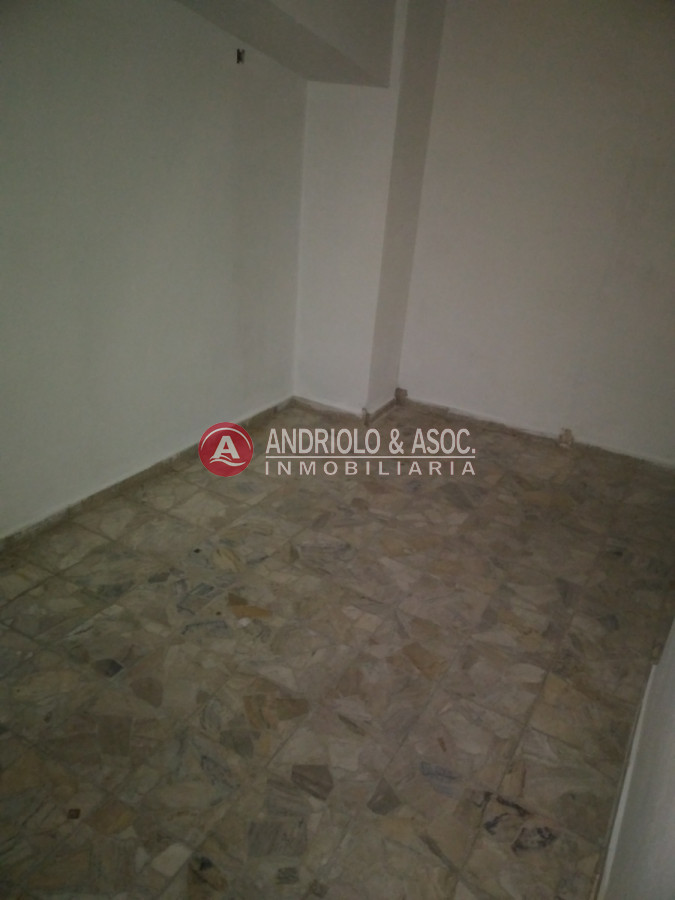 Local Comercial ID.6632 - gran local comercial sobre avenida gorlero