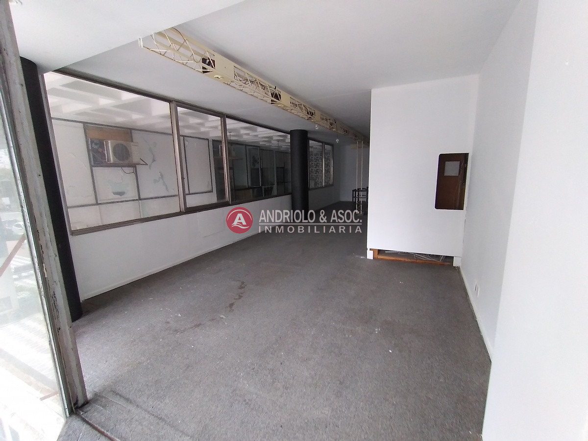 Local Comercial ID.6632 - gran local comercial sobre avenida gorlero