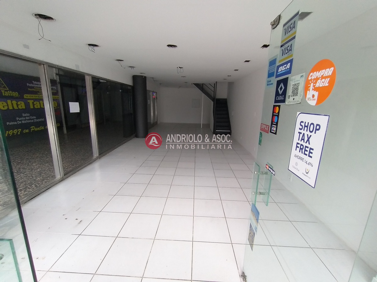 gran local comercial sobre avenida gorlero - AND6632L