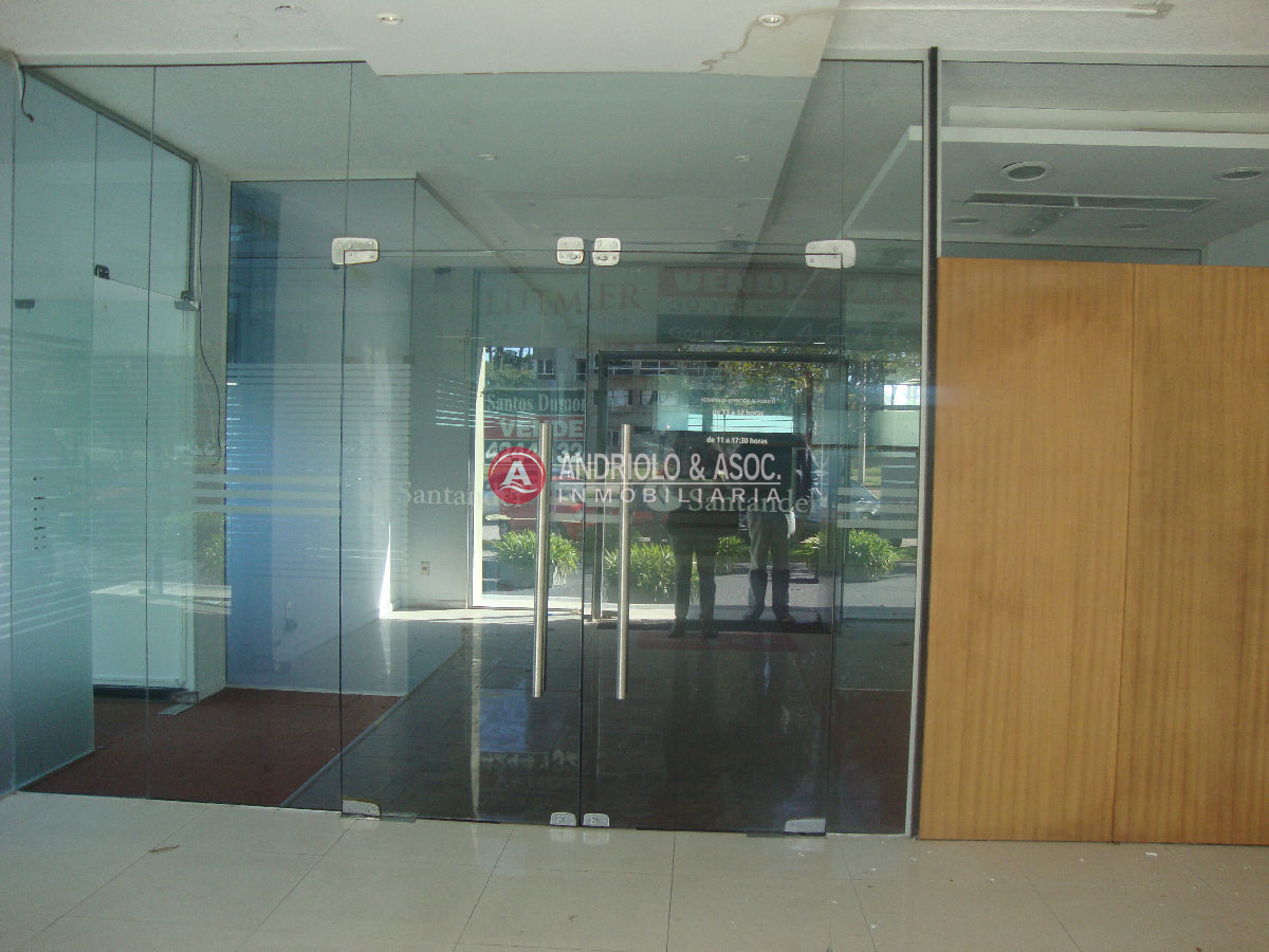 Local Comercial ID.6098 - Local en Punta del Este, Roosevelt
