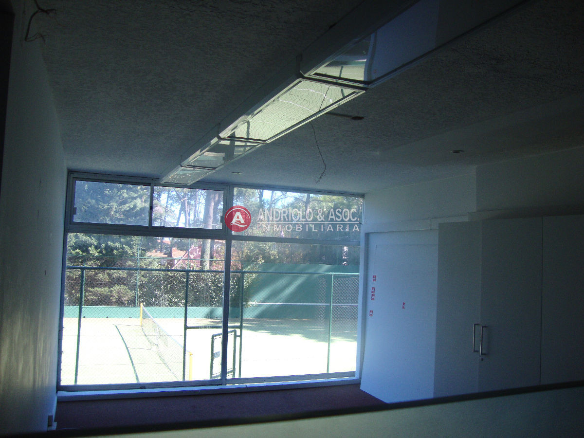 Local Comercial ID.6098 - Local en Punta del Este, Roosevelt