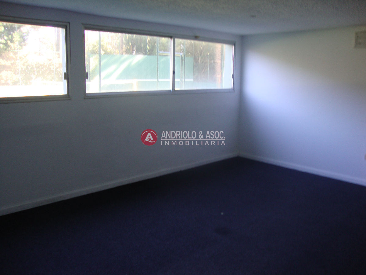 Local Comercial ID.6098 - Local en Punta del Este, Roosevelt