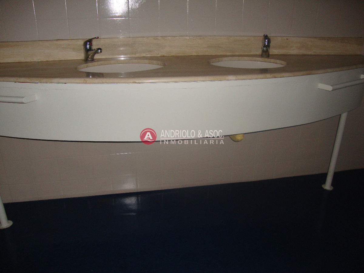 Local Comercial ID.6098 - Local en Punta del Este, Roosevelt