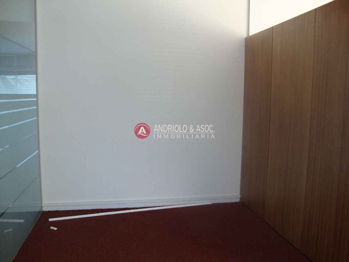 Local Comercial ID.6098 - Local en Punta del Este, Roosevelt