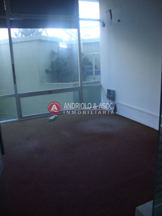 Local Comercial ID.6098 - Local en Punta del Este, Roosevelt