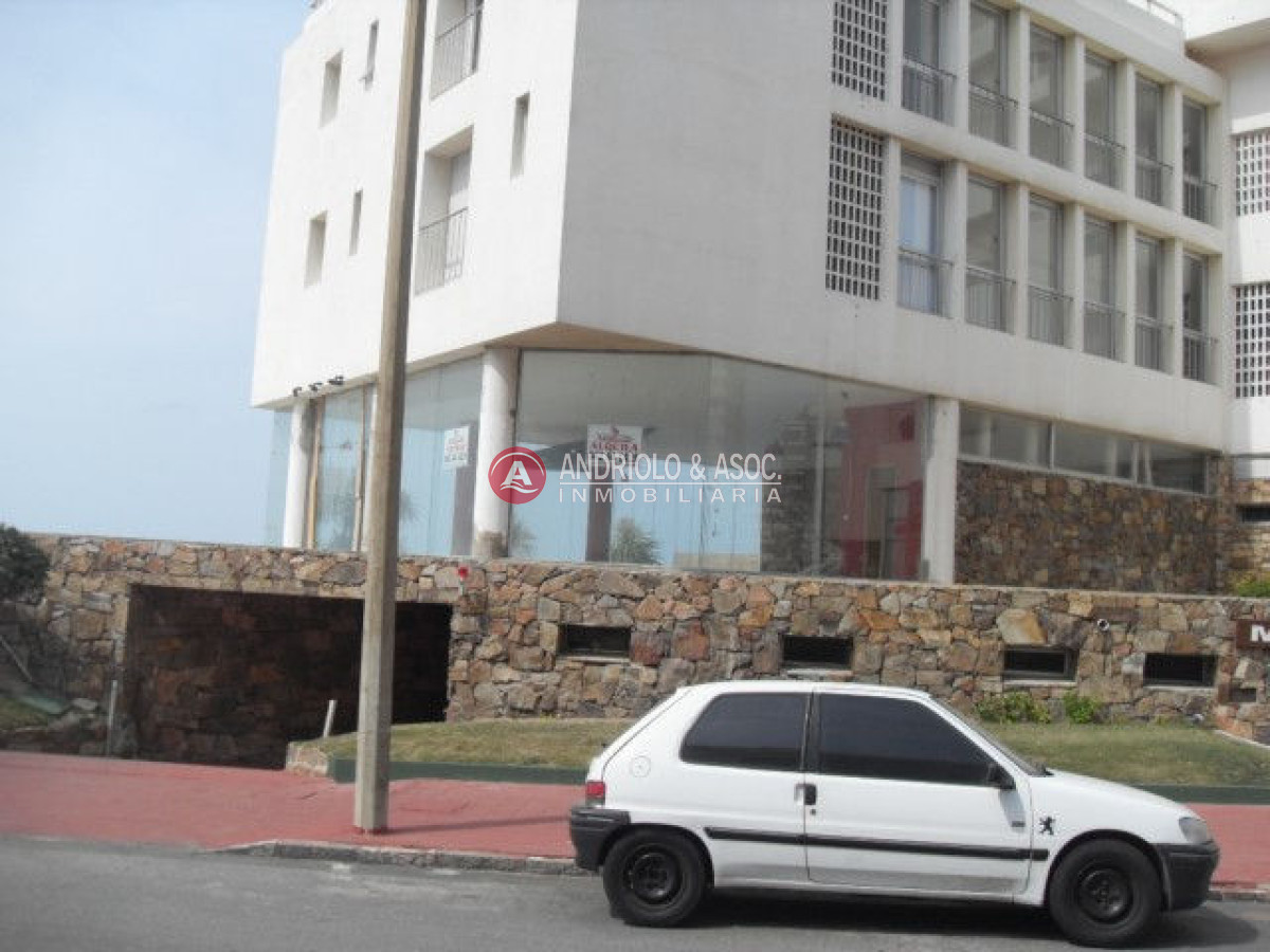 Local Comercial ID.6136 - Local en Punta del Este, Península
