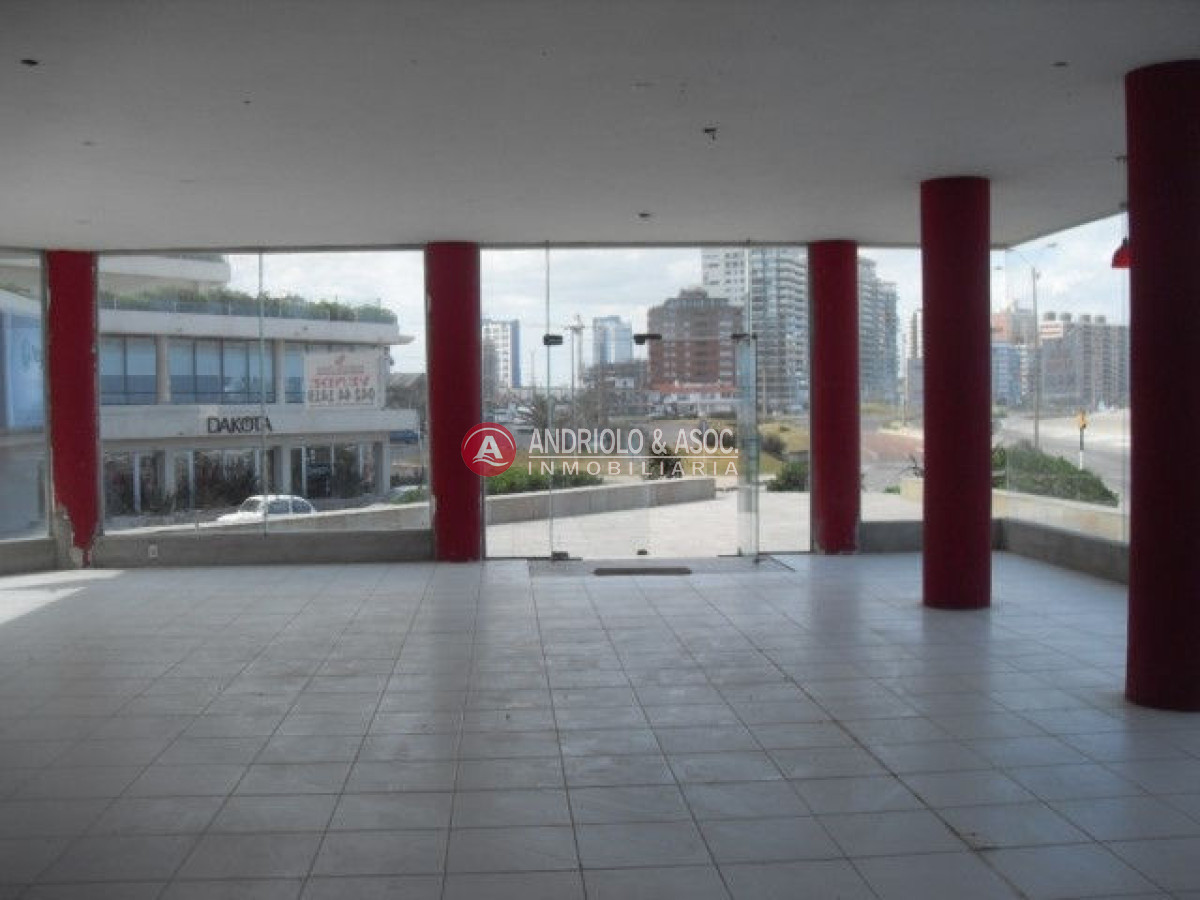 Local Comercial ID.6136 - Local en Punta del Este, Península