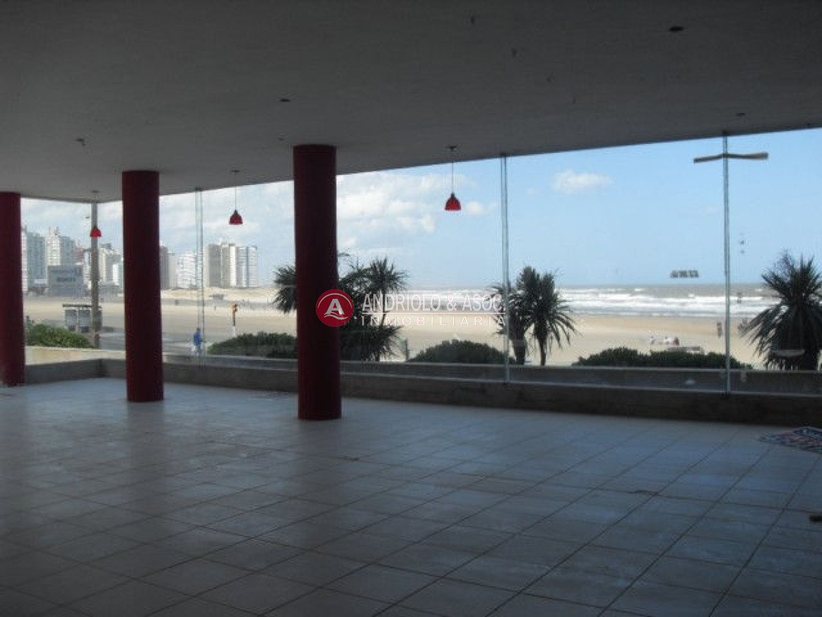 Local Comercial ID.6136 - Local en Punta del Este, PenÃ­nsula