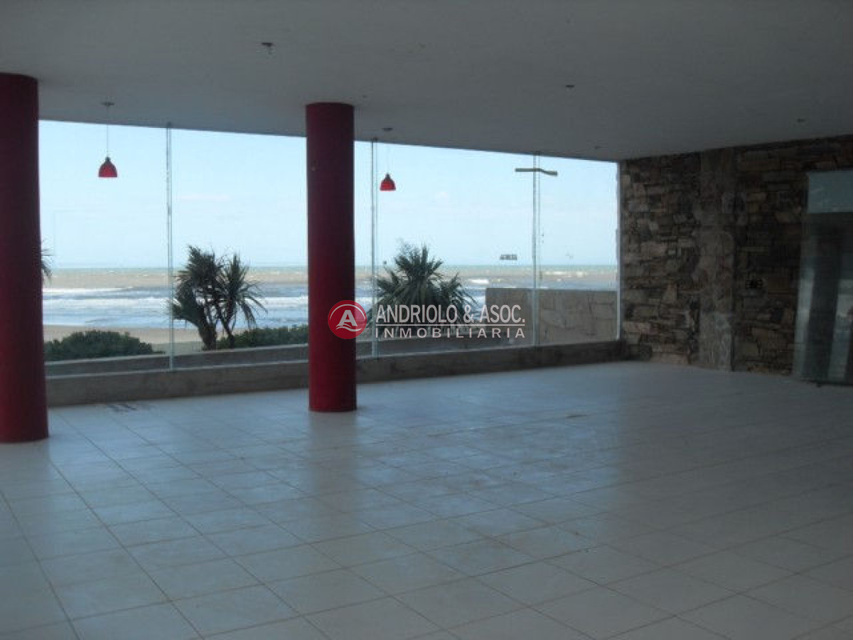 Local Comercial ID.6136 - Local en Punta del Este, Península