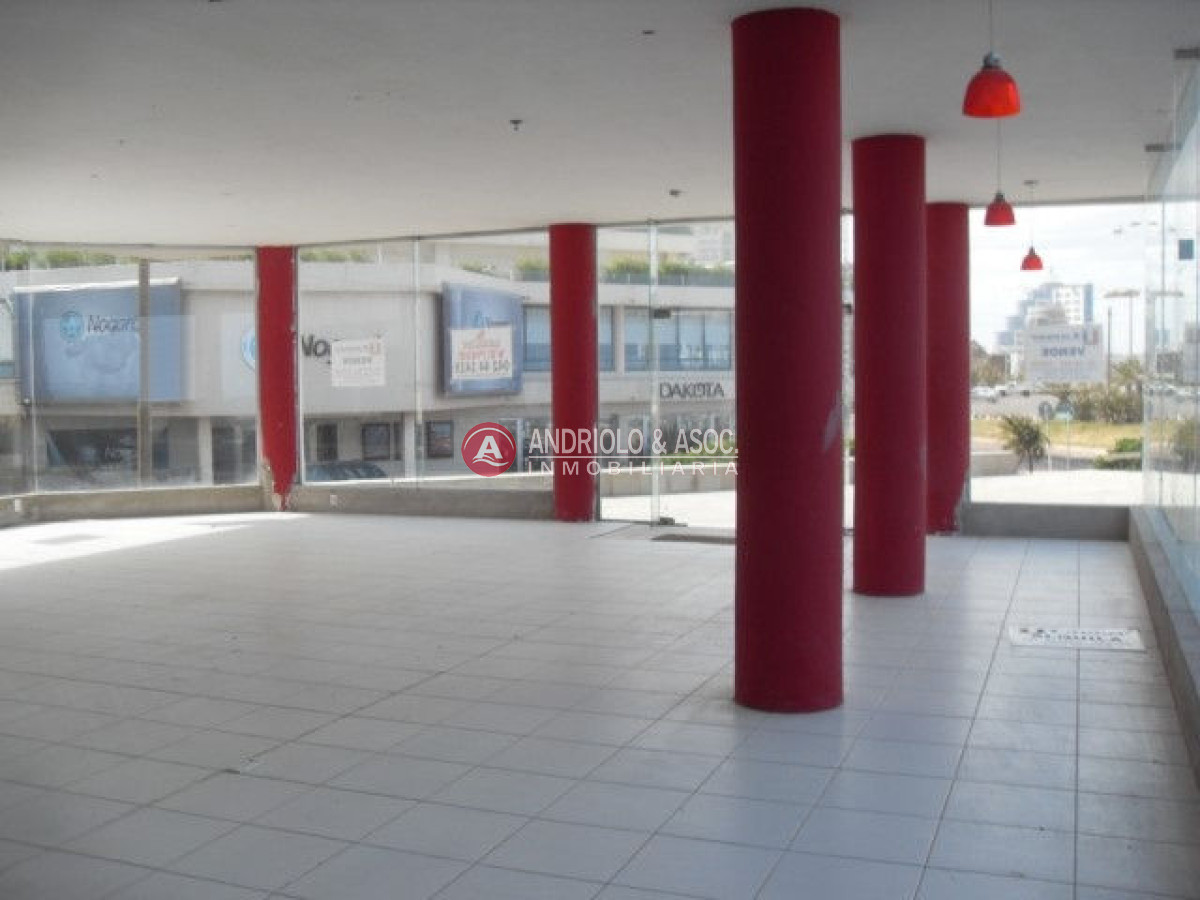 Local Comercial ID.6136 - Local en Punta del Este, Península