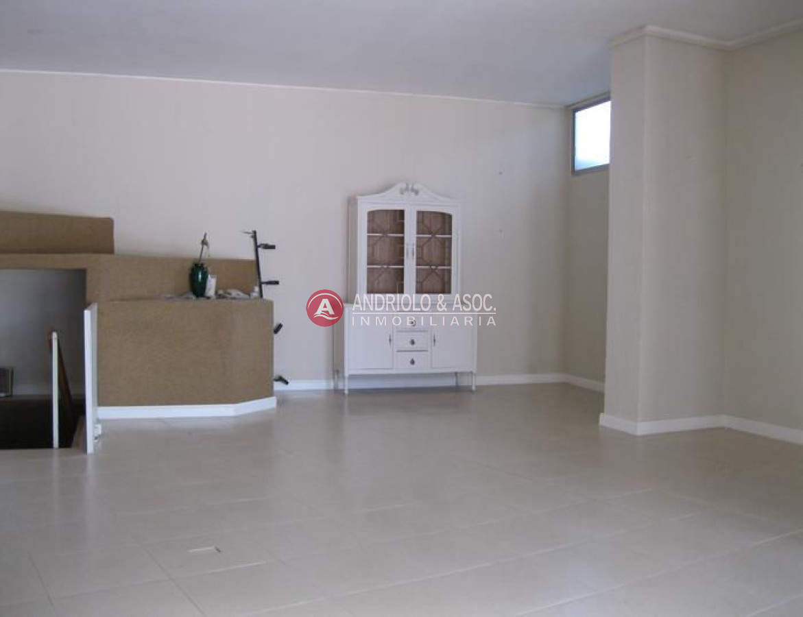 Local Comercial ID.6139 - Local en Punta del Este, PenÃ­nsula