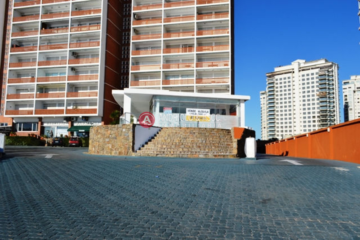 Local Comercial ID.6144 - Local en Punta del Este, Mansa