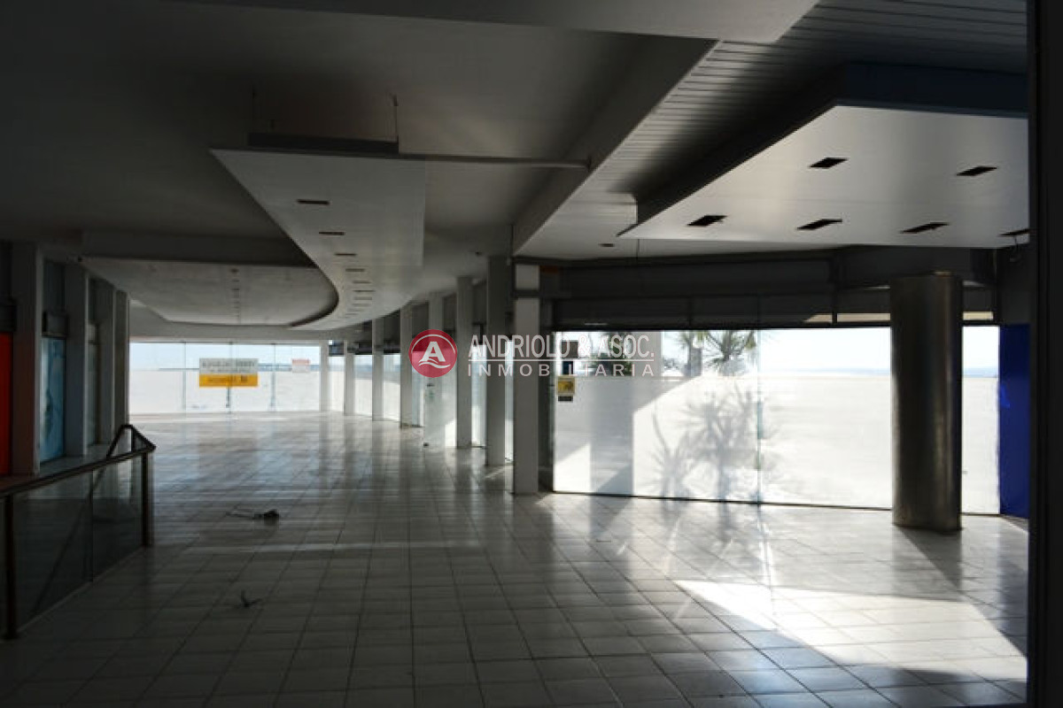 Local Comercial ID.6144 - Local en Punta del Este, Mansa