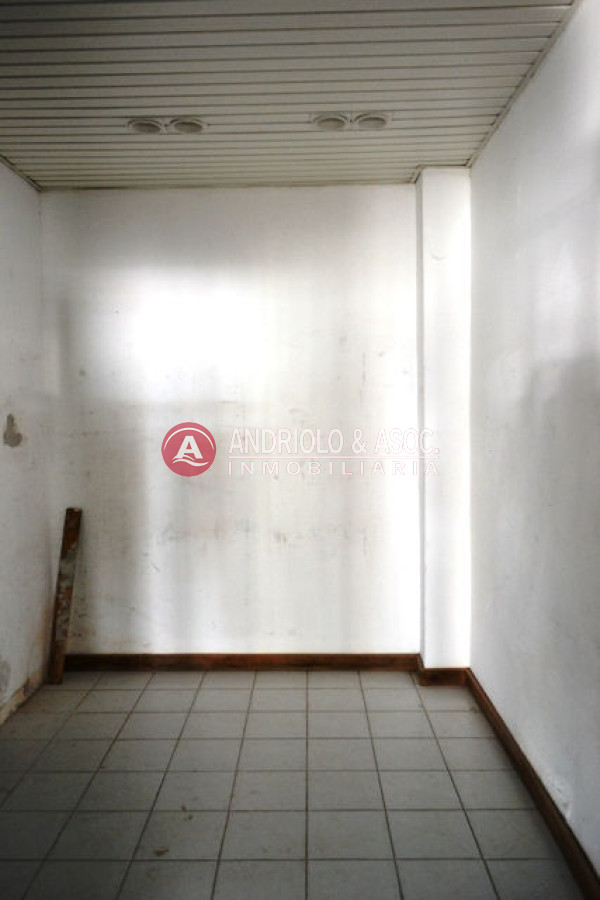 Local Comercial ID.6144 - Local en Punta del Este, Mansa