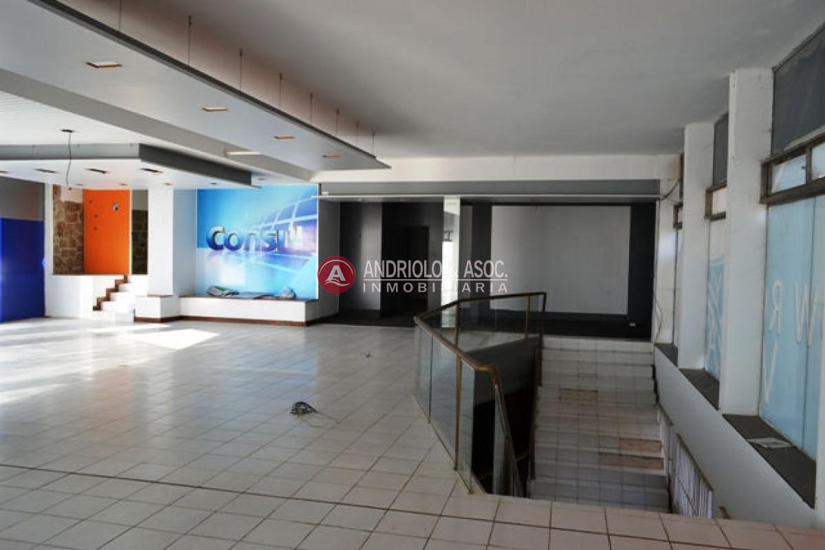 Local Comercial ID.6144 - Local en Punta del Este, Mansa