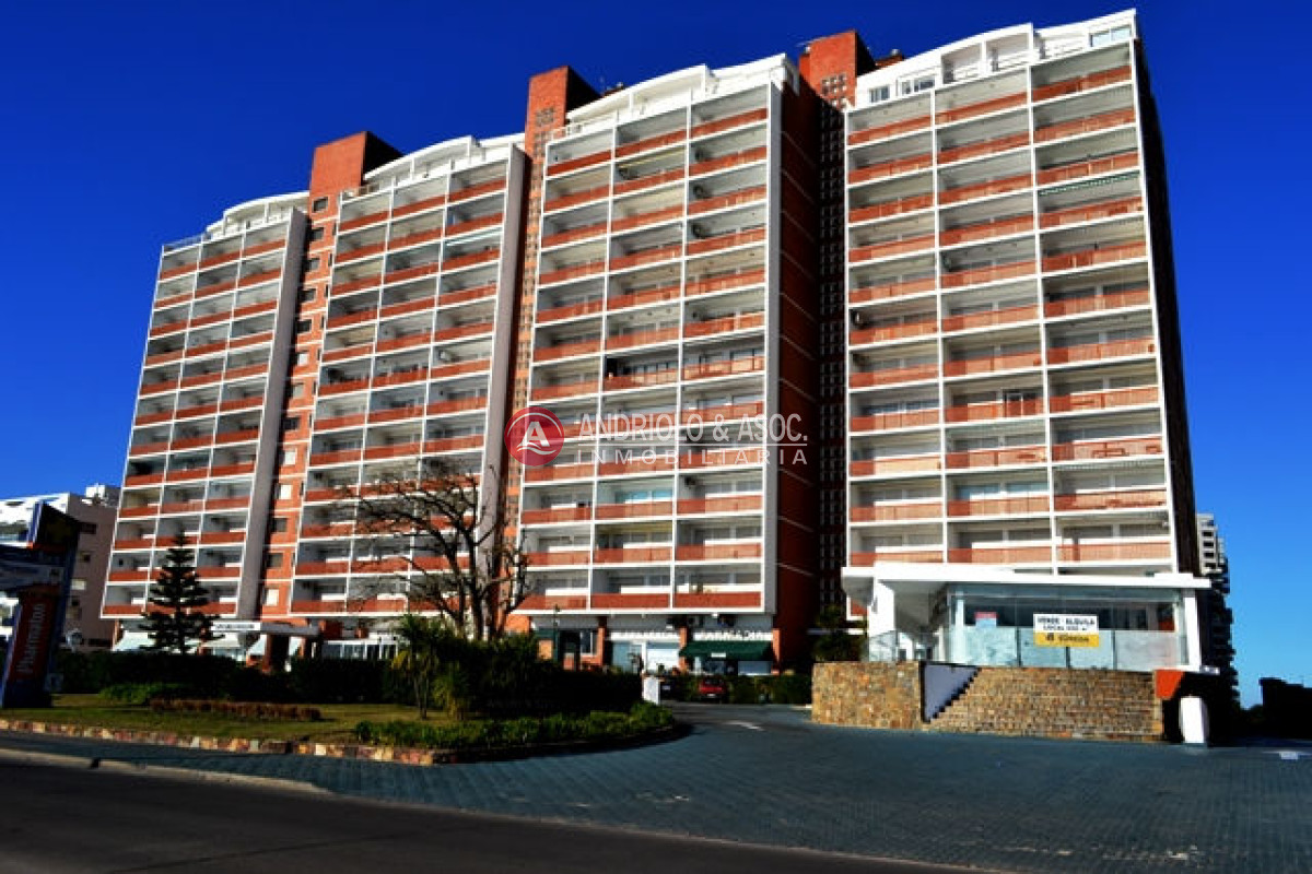 Local Comercial ID.6144 - Local en Punta del Este, Mansa