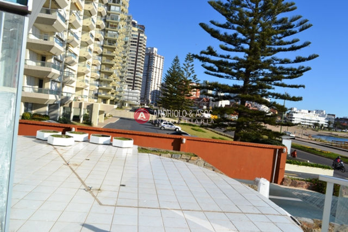 Local Comercial ID.6144 - Local en Punta del Este, Mansa