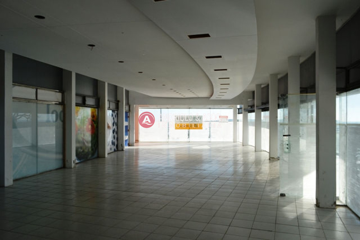 Local Comercial ID.6144 - Local en Punta del Este, Mansa