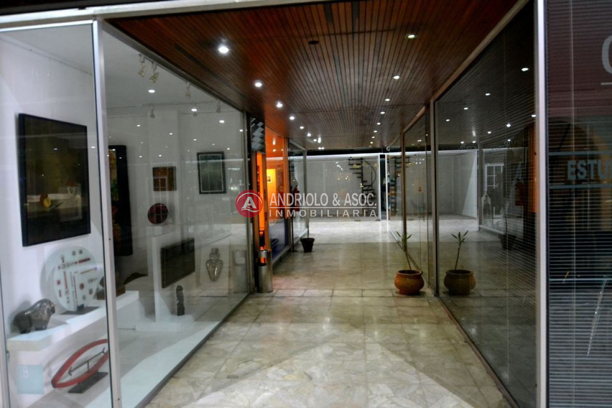 Local Comercial ID.6148 - Local en Punta del Este, PenÃ­nsula