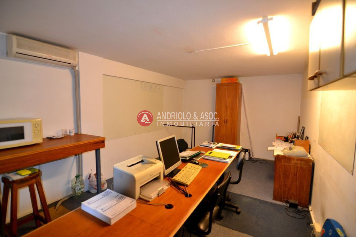 Local Comercial ID.6148 - Local en Punta del Este, Península