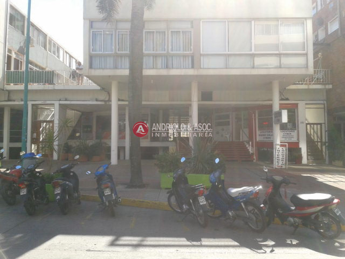 Local Comercial ID.6149 - Local en Punta del Este, Península