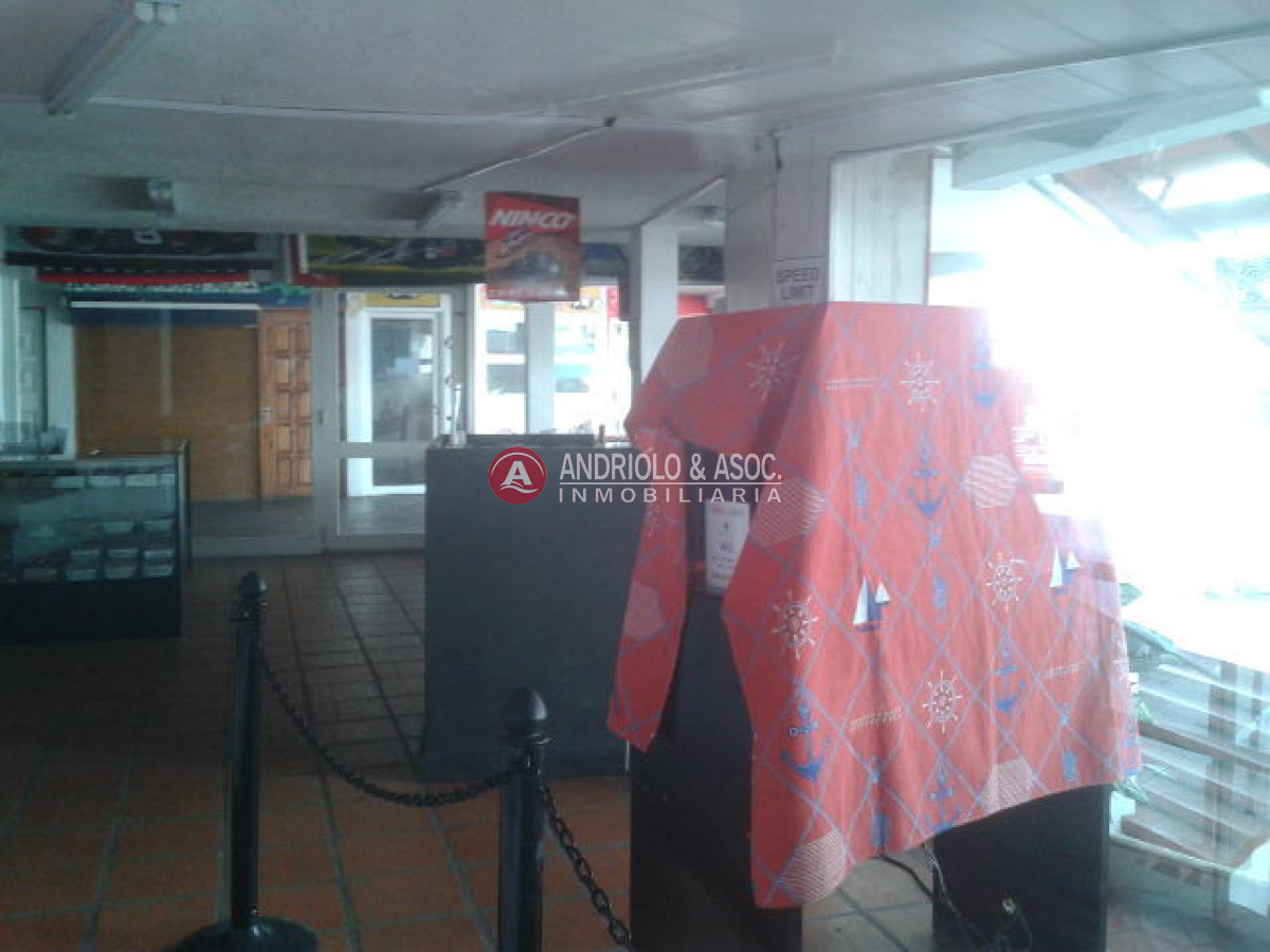 Local Comercial ID.6149 - Local en Punta del Este, Península