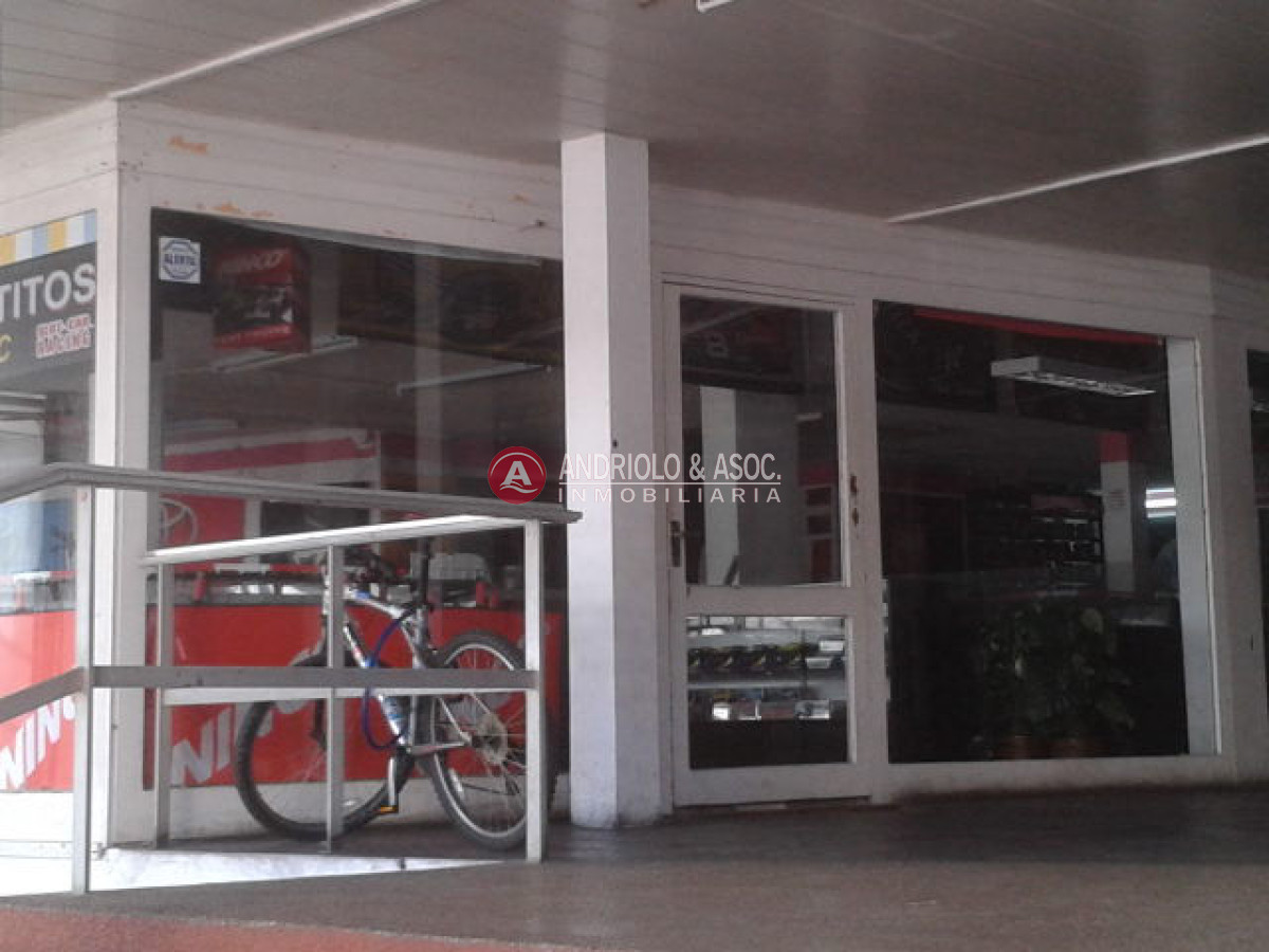 Local Comercial ID.6149 - Local en Punta del Este, Península