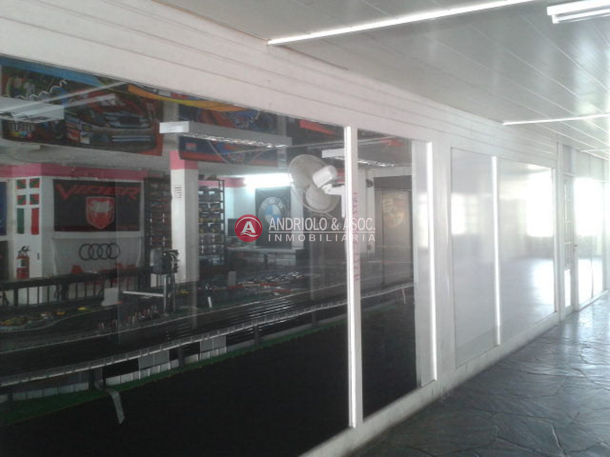 Local Comercial ID.6149 - Local en Punta del Este, Península