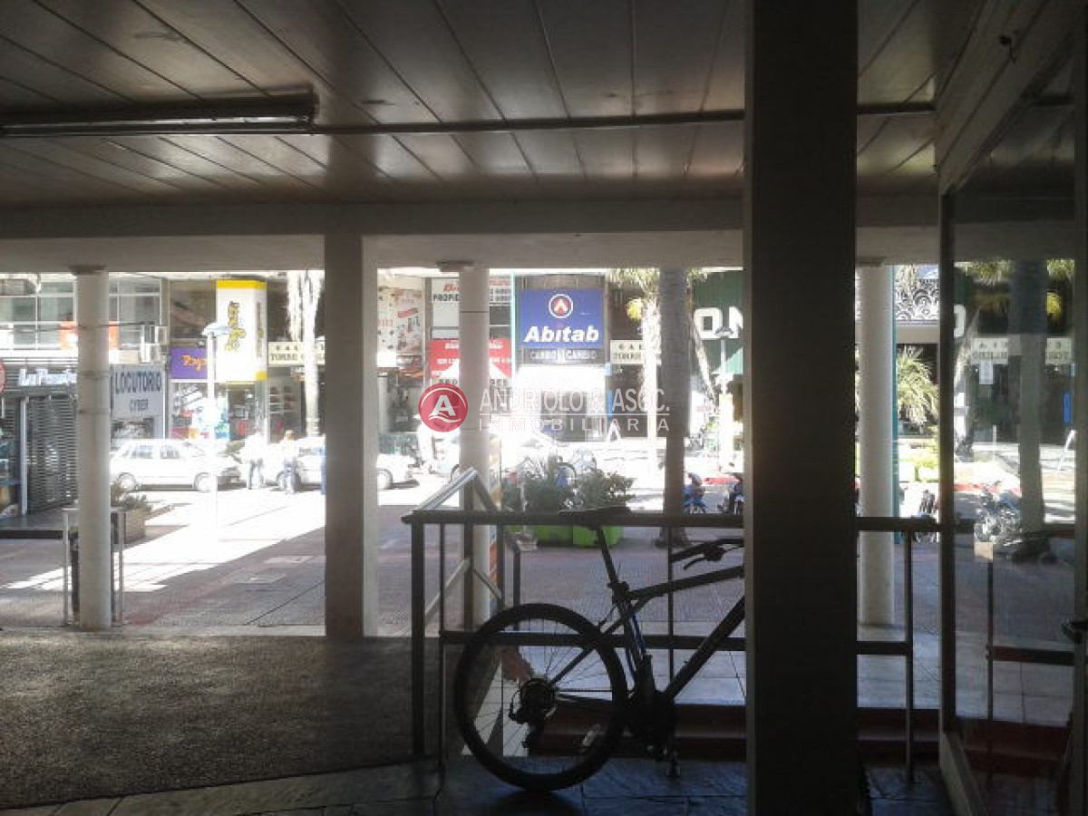 Local Comercial ID.6149 - Local en Punta del Este, PenÃ­nsula