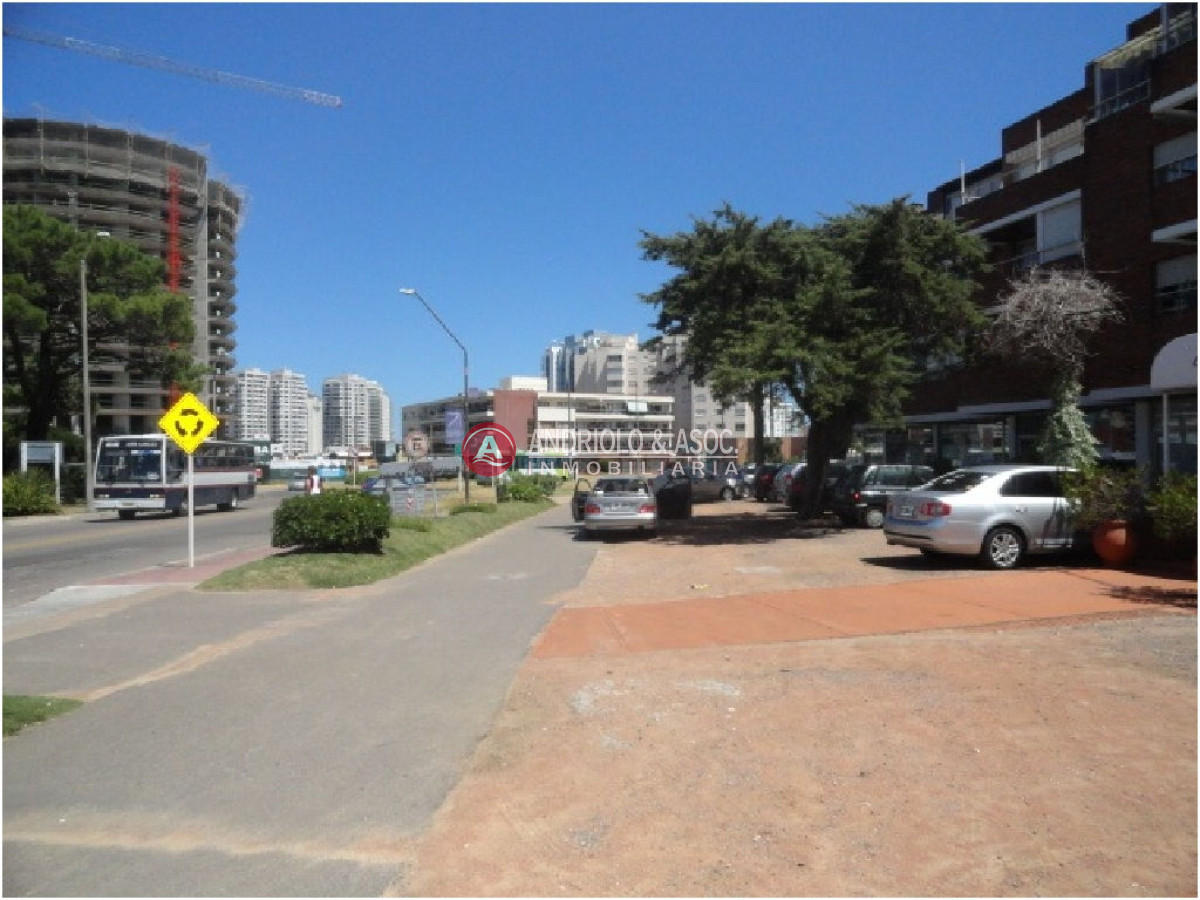 Local Comercial ID.6161 - Local en Punta del Este, Mansa