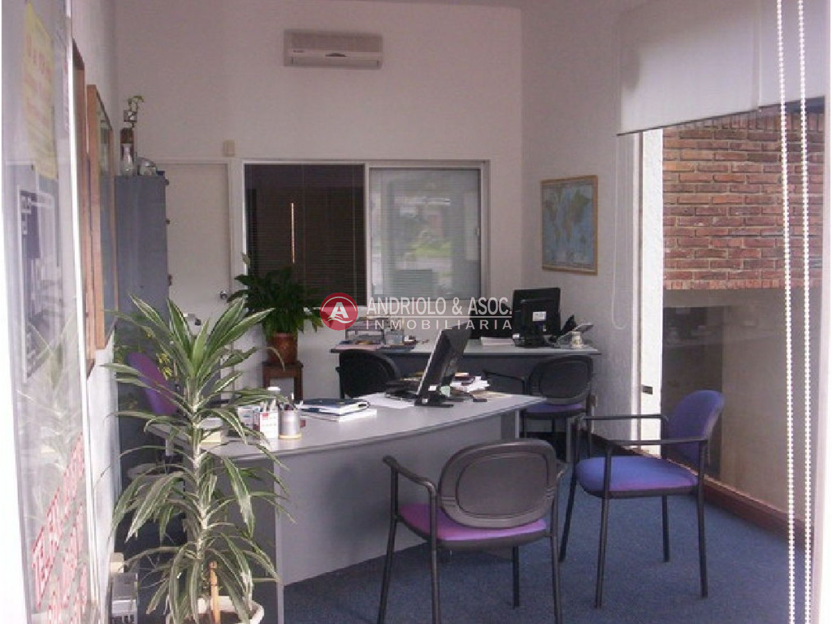 Local Comercial ID.6161 - Local en Punta del Este, Mansa