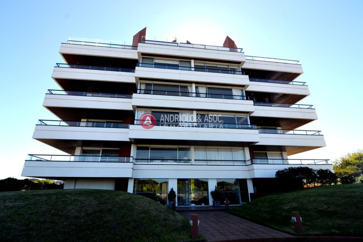 Apartamento ID.8041 - ALQUILER DE TEMPORADA DE HERMOSO APARTAMENTO 4 DORMITORIOS PRIMERA LINEA BRAVA