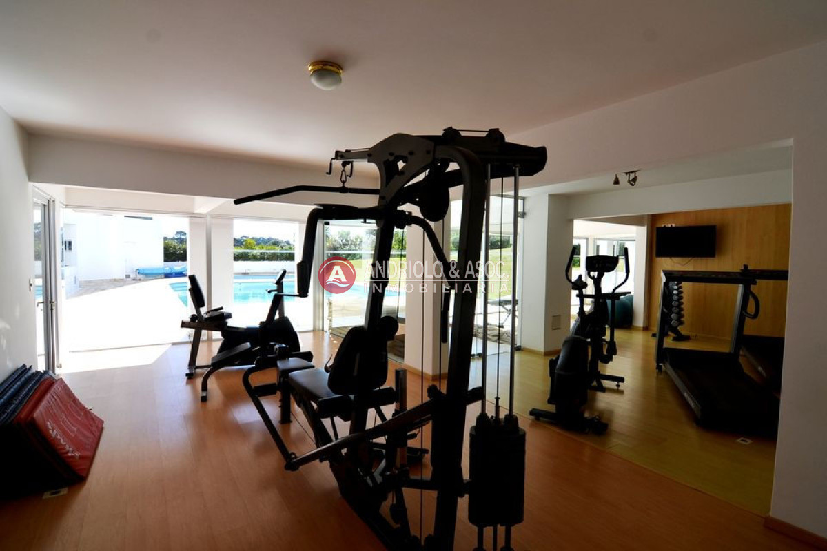 Apartamento ID.8041 - ALQUILER DE TEMPORADA DE HERMOSO APARTAMENTO 4 DORMITORIOS PRIMERA LINEA BRAVA