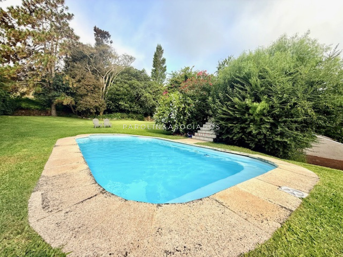 Se vende estupendo lote con casa
