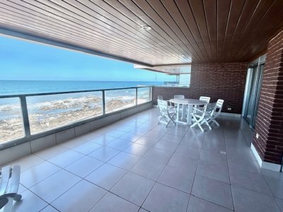 Venta de APARTAMENTO, Punta del Este, 2 dormitorios- Vista al mar 