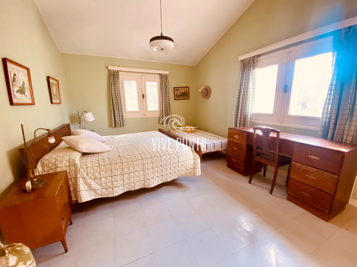 Casa ID.953 - Venta mansa 6 dormitorios y dependencia de servicio