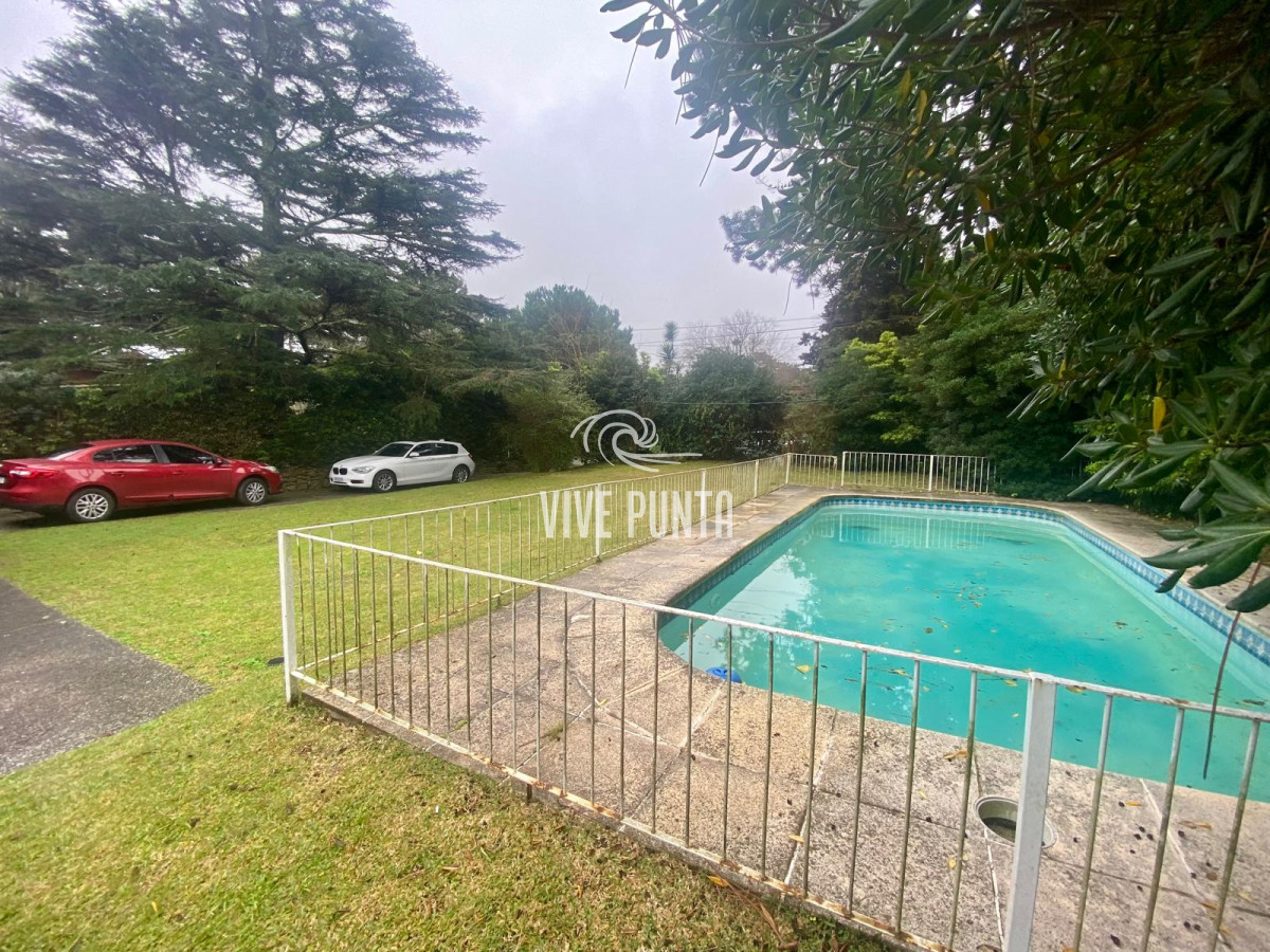 Casa ID.954 - Venta mansa 5 dormitorios, 4 baños y piscina