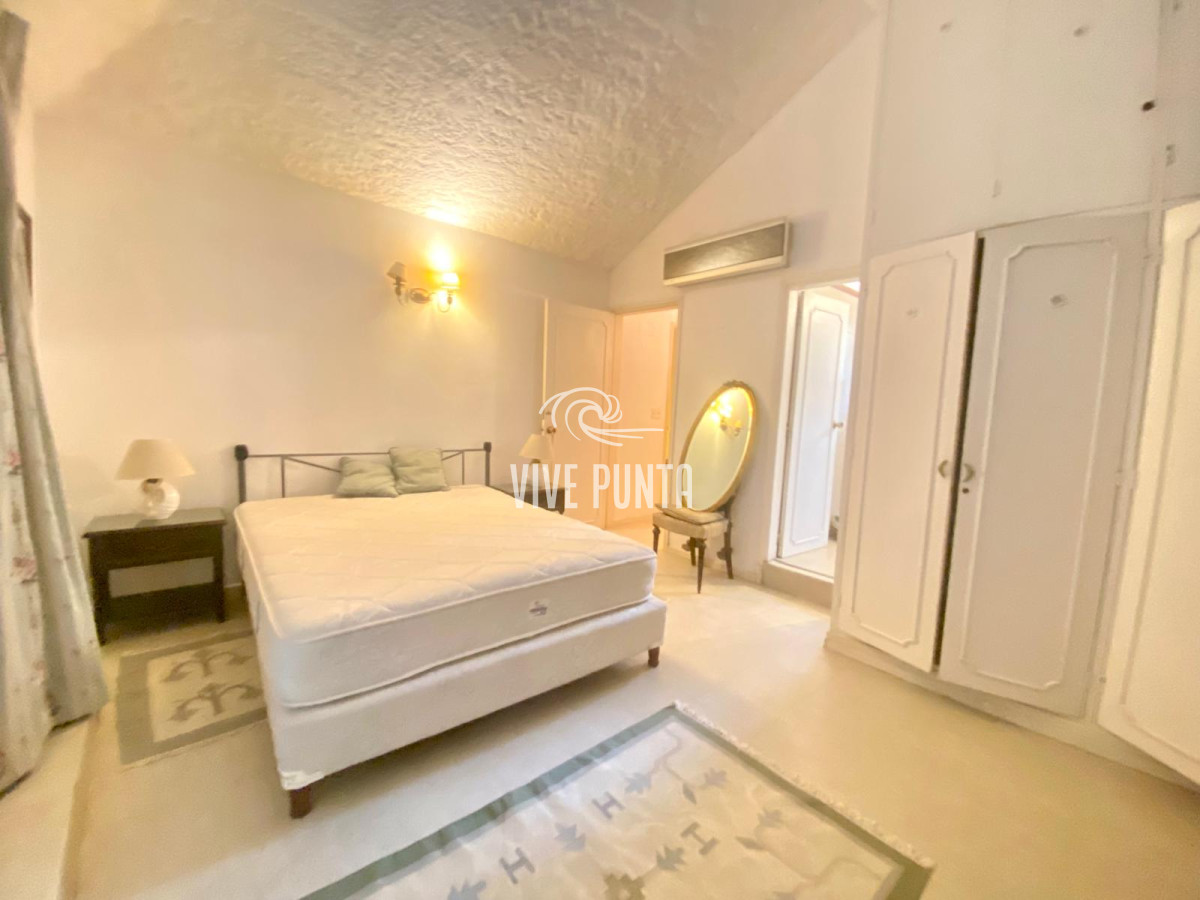 Casa ID.954 - Venta mansa 5 dormitorios, 4 baños y piscina